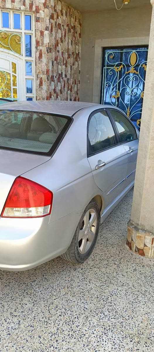 سيراتو 2007 محرك 1600 محرك جديد مكفول گير مكفول  باب السايق  تصليح ومصبوغ والباب الخلفي من جهة السكن مبدل السعر 76 ورقه وبيها مجال قليل للاستفسار *********** للعلم وارد خليجي العنوان الفلوجه الصقلاويه مركز الناحيه
