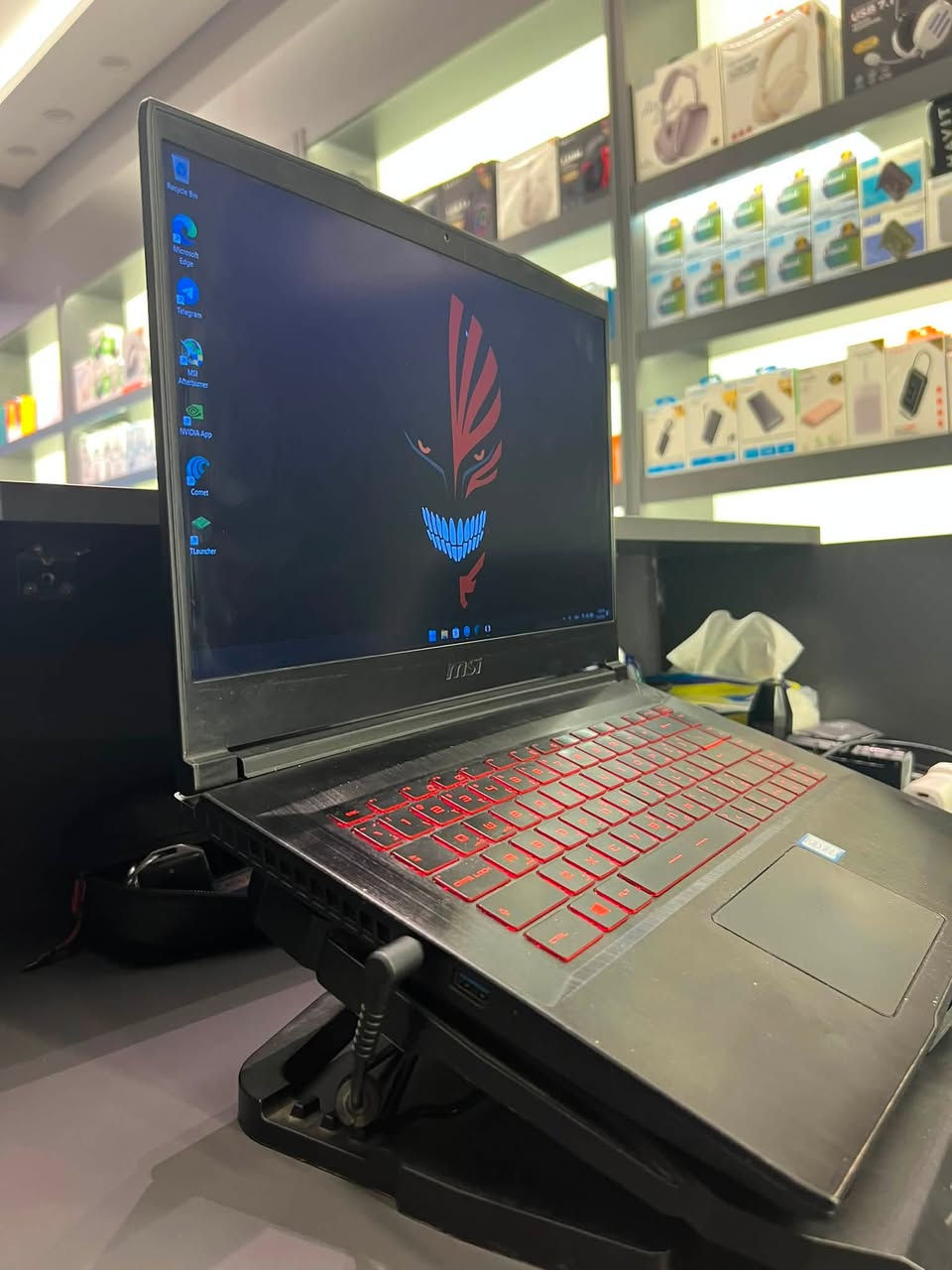 السلام عليكم 
لابتوب Gaming للبيع
Msi gf63 8rd
حجم الشاشة : 15.6
النظام : windows 11 pro اصلي
المعالج: intel core i7 7850H 2.2 Ghz
كرت الشاشة: NVIDIA Geforce gtx 1050 ti ( 4gb ) vram
الرام: 16gb ddr4 2666mt/s سامسونج
الهارد : نوعين الاول ssd 256 kingston
الثاني hdd 1tb
ملاحظة اللابتوب بدلتلهة معجون حراري جديد قبل يومين
يعني كبل تاخذهة تمزل العاب وتلعب واللابتوب مابي اي خلل✅
جربت عليهة the last of us part2
وبتل فيلد 
مع اللابتوب مبرد + الشاحن + جنطة
متواجد كرخ ورصافة
للاستفسار خاص او على الرقم + واتساب
***********
السعر 550 الف وبيهة مجال بسيط للشراي
