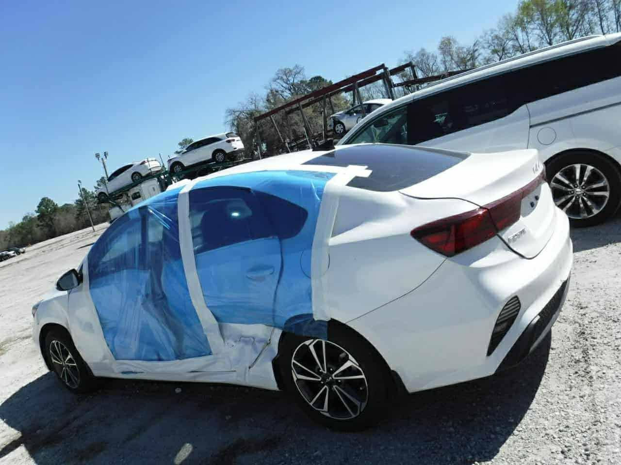 السلام عليكم كيا فورتي 23 ماشي 14,000 السياره كلش نظيفه ما يحتاج لها اي شيء سياره كامله من كل شيء جير صدر السياره ما ماشي يعني مضمومه السعر 147 ***********
