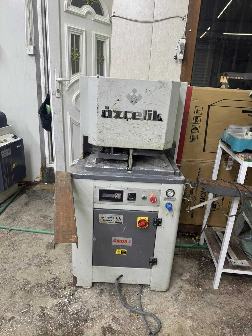 السلام عليكم.
للبيع معمل pvc نوع اوزليك تركي كامل 5 قطع كتر+لحيم+فريزه+ماسكه 3 فيز عدا الكاويه سنكل لاتصال *********** المكان بغداد زيونه
