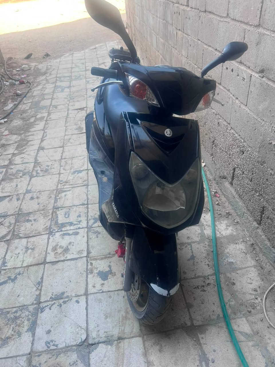 السلام عليكم
سكنس فحل كوري مكينه مفتوحة 
دراجة شغاله ما بيها شي للبيع نقص 
تريشه وحدة 
وخربطه بل سلولي ما اعرف شنو بيها انطيكياها شغاله 
قيم بل يرضي الله 
***********
