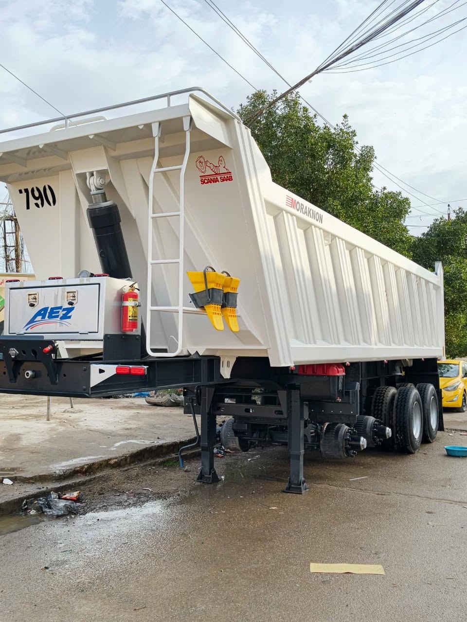 السلام عليكم عربانه للبيع جديده زيرو تخم تاير ويل الماني مكاني بغداد 
***********
