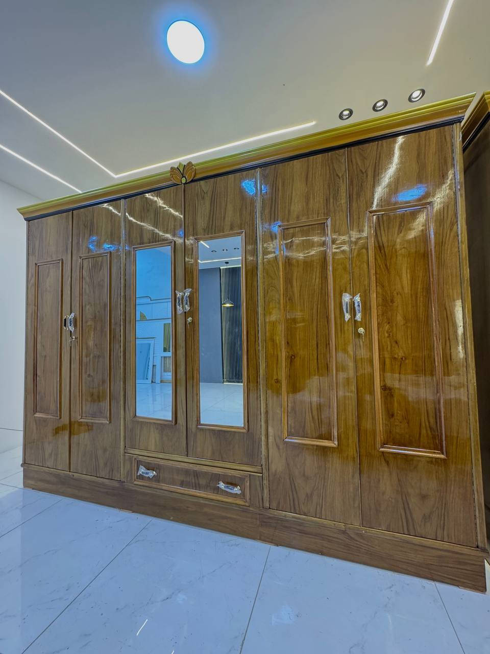 الموديل الصاج الجديد 🆕 ✍️

#السعر  مليون و200 الف

 مع نقل وشد

غرفه نجاره شغل عراقي 🛌

متكونه من 9 قطع مميزه 

الكنتور ارتفاع 250 طول 320 

مع الزاويه مجموع الطول 4 امتار 

السمك الخارجي للغرفه 4 ملم صاج

والسمك الداخلي 3 ملم صاج طبيعي 

سعر الشازلون الخزان 75 الف 

سعر الشازلون المقعد 50 الف


**إذا كنت صاحب هذا الإعلان وتريد حذفه لأي سبب، رجاءا أرسل رسالة إلى الدعم الفني**