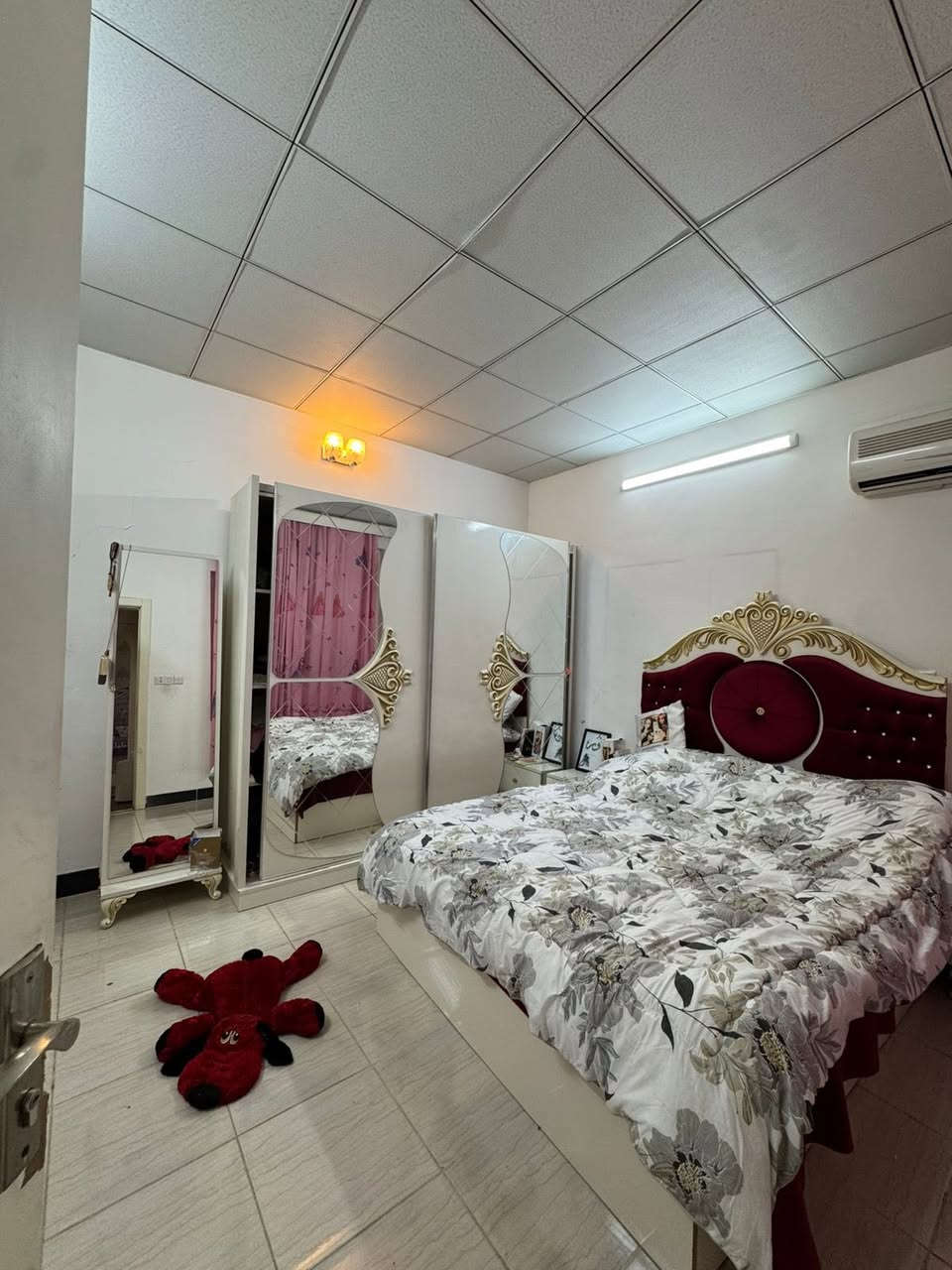 منزل للبيع في أربيل مجمع المهندسين مرمم كامل 200م
يتكون:-
3غرف 
أستقبال
صالة
مطبخ
مجموعة صحيات 
للاستفسار:-
9647724312737

