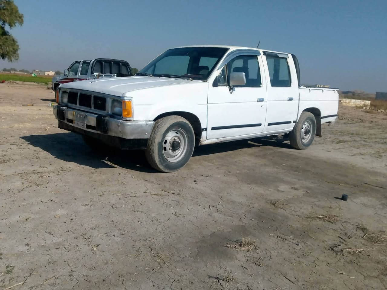 السلام عليكم سياره نيسان البيع مديل ٩٢رقم بصره مشروع وطني  تحويل ثاني يوم مكينه وكير وشاصي مكفول كهربايات كلها شغاله سعر ٣١وبيها مجال مكان سياره سماوه قضاء الخضر اتصل على الرقم ***********
