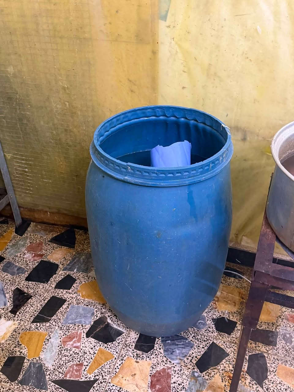 غراض للبيع التفيده يخابرني
***********
شوايه سمج و قفص دجاج
