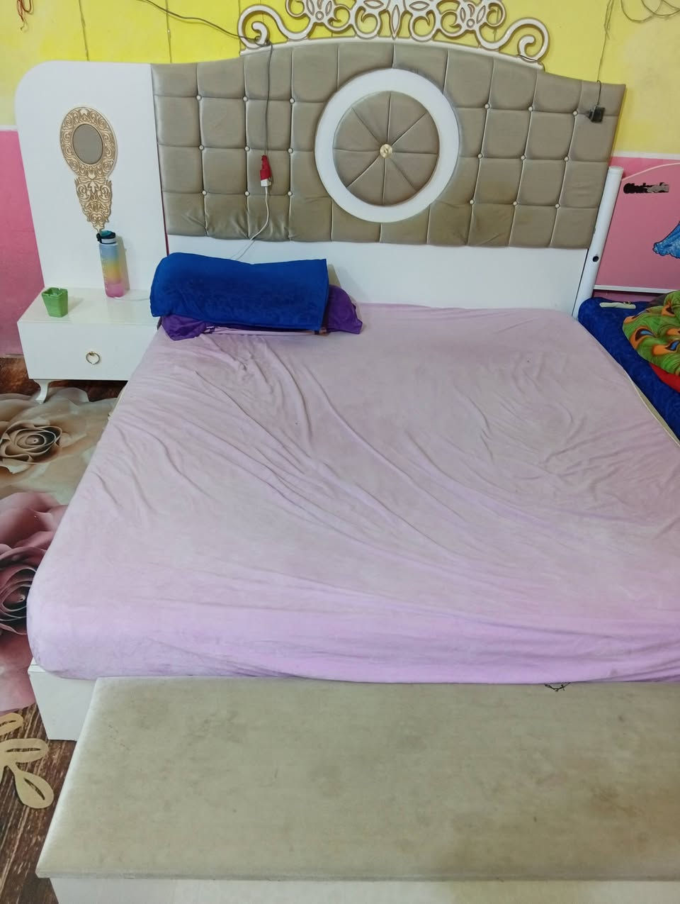 غرفه نوم تركي اصلي خمس قطع جربايه +ميز مرايه +كومديات الجربايه 2+مرايه عموديه +كنتور مع ملحق 8ابواب  للبيع السعر 500الف الشامية حي العسكري الشرقي ***********
