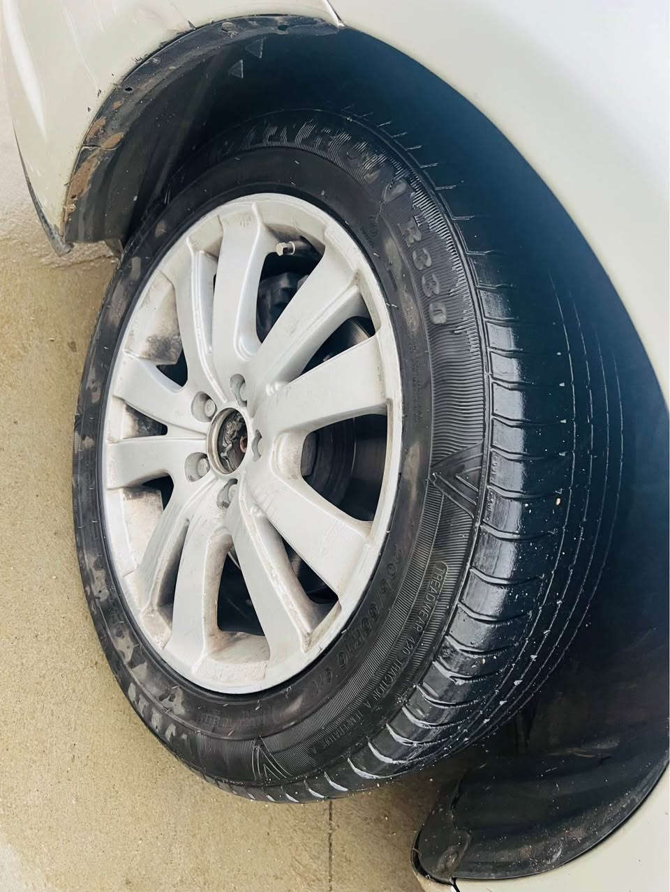 بەلاش بەلاش شتی شاهانە و دانسقە دەبێ ئاوا بێ ماڵی حایلی و گەشت و گەران
***********
سلاوی خوای گەورەتان لێ بێ 
ساخ ساخ توێتا ئاڤێنسس مۆدیل ٢٠٠٨ 
گێڕو مەکینەی بیلادی ٤ بستۆن مەنەفێست ئەسڵی فول مواسەفات دەبڵ گێڕ ئۆتۆماتیک و حادی ویل کاپ قفڵ مەرکەزی و کۆنتڕۆڵ جام کارەبا کوشن کارەبا ئاوێنە کارەبا ئاوێنەی دەخەوێ تەحدیل سورحە و سوکان ڤۆلیۆم مۆدی بەفر و دژە خلیسک تەنجیل سیدی و بلوتوش بێ بۆیاخ دەحم و لێدراوی و وەرگەرانی بە شەرتە چوار تایە و ویلی خاوێنی لە ژێرە زۆر توند و تۆڵە تازە تاقم کوشنی لۆکی تێگیراوە کارەبایاتی هەمووی ئیش دەکات 
بەنزین زۆر کەم دەوێ لەوەتی داخل بوە یەک دەستە بە شەرتی گێڕ و مەکینە و موس و براوە و ماڵی مەدەنی
سحرەکەی بەلاشە 33$
 ناونیشان قەلادزێ
*********** بشدار, السليمانية
