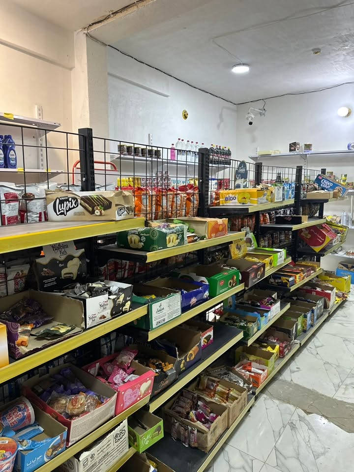 السلام عليكم
أسواق الطائي للبيع / المكان كربلاء شارع ابو طالب 

أسواق متكاملة كل ماتحتاجه العائلة متوفر ، 2 مجمدات موطة ، 4 برادات (شغالات وطني ومولد ) 
3 عارضات جبس 
رفوف كاملة مثل ماموضح بالصور 
شاشة وكاميرات تسجيل ، ميز وكرسي متحرك 
أسواق خير من الله ، باقي التفاصيل الاتصال على الرقم التالي (***********
