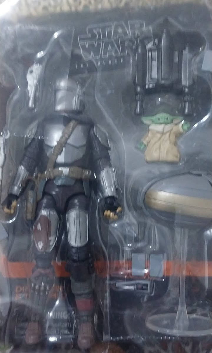 شخصيات "حرب النجوم السلسلة السوداء" (Star Wars The Black Series) التي تصور شخصيتي دين دجارين (الماندالوري) والطفل (غروغو)
من إنتاج شركة هاسبرو (Hasbro)


**إذا كنت صاحب هذا الإعلان وتريد حذفه لأي سبب، رجاءا أرسل رسالة إلى الدعم الفني**