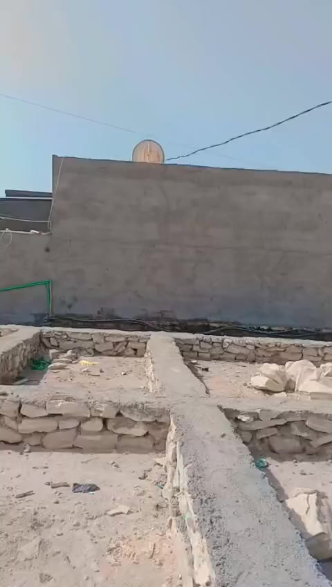 بيت للبيع بالهاشميه شارع جعفر الطيار الجهه الثانيه المساحه 100م
طابو زراعي السعر 35وبي مجال للشراي للاستفسار الاتصال على الرقم التالي 0773 781 5636
