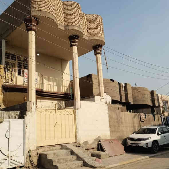 السلام عليكم  .. بيت طابو صرف حي النضال ثاني بيت مقابل المستوصف المساحة 103م طابقين 3 غرف نوم و استقبال و مطبخ وصالتين وصحيات منفصله داخليه وخارجيه السعر 110 مليون .. م ***********
