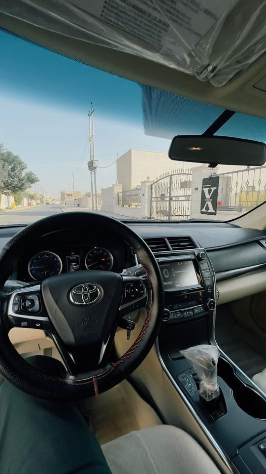 السلام عليكم
تيوتا كامري 2017 xle 
لون ابيض
ماشية. : 102 mil 
محرك ٤ سلندر ٢٥٠٠ 
السيارة ب اسمي هزة و فحص كاملة سنوية لحد ٢٠٣١
فول مواصفات  ما عدا الفتحه و البصمة 
شاشة كبيرة 
تبريد قطعتين 
شحن لاسلكي 
كشنات تدفئة 
تحكم ستيرن 
كشنات كهربائيات
مانع انزلاق 
كشنات جلد 
لون داخل بيجي 
مثبت سرعة 
حادثها قطعتين. جاملغ الامامي و باب السائق  بدون ايرباك و بيها شوية تكحيل بالهلال الخلفي 
صور الحادث بالمنشور 
مكان السيارة تكريت 
للاستفسار واتساب ***********
