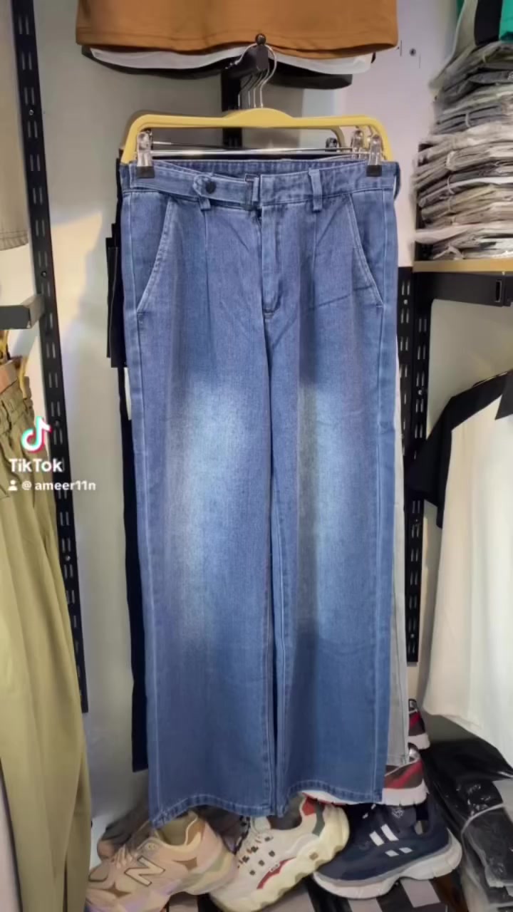 ✨ كل ما هو مميز في عالم الأناقة الرجالية تجده لدى امير السيد للألبسة والأحذية الرجالية ✨

👖 جينز رجالي بطول 100 سم — خامة ممتازة، قصة عصرية، وراحة تدوم طوال اليوم.

📏 المقاسات المتوفرة:
29 – 30 – 31 – 32 – 33 – 34 – 36

💰 السعر: 20,000 دينار فقط

📲 للحجز والاستفسار عبر واتساب:
***********

🚚 خدمة توصيل متوفرة إلى جميع محافظات العراق 🇮🇶

 ✨

#موضة_رجالية #جينز_رجالي #ملابس_رجالية #تسوق_اونلاين #العراق
