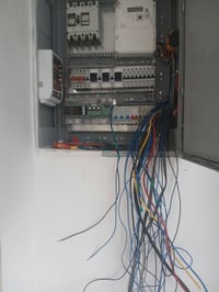 خلفه كهرباء اشتغل بل اليوميه بس كون اليوميه استحقاق خلفه من باجر اباشر...