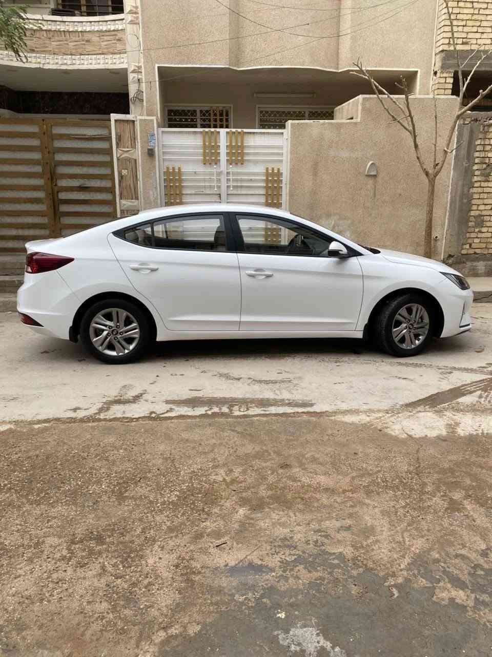 سلام عليكم النترا ٢٠٢٠ خليجي محرك ٢٠٠٠ كير AT كفالة عامة السيارة باسمي الموقع بغداد الشعب سنوية والهزة بعدن جدد *********** السيارة ماشية ٧٦ الف كيلو
