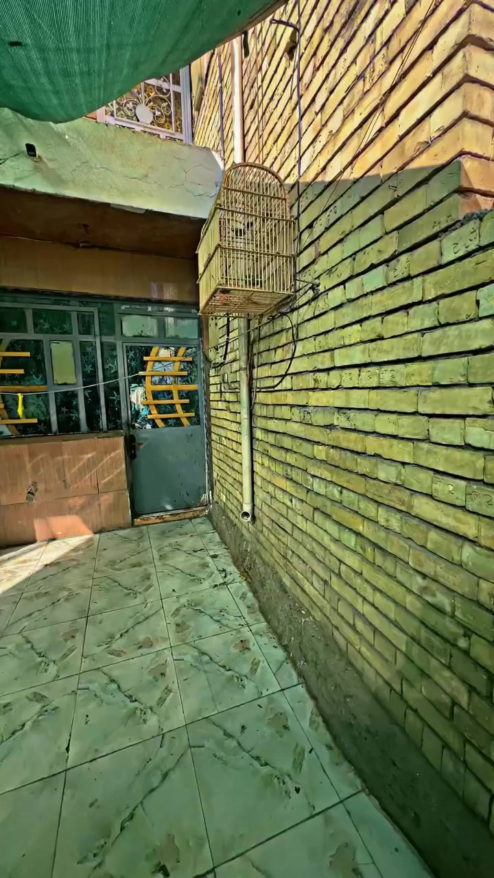 دار لبيع المساحه 200 متر طابو صرف 
طابقين
العنوان حي البتول  قريب على الفلكه حي النصر 
***********🏠 جاهز
