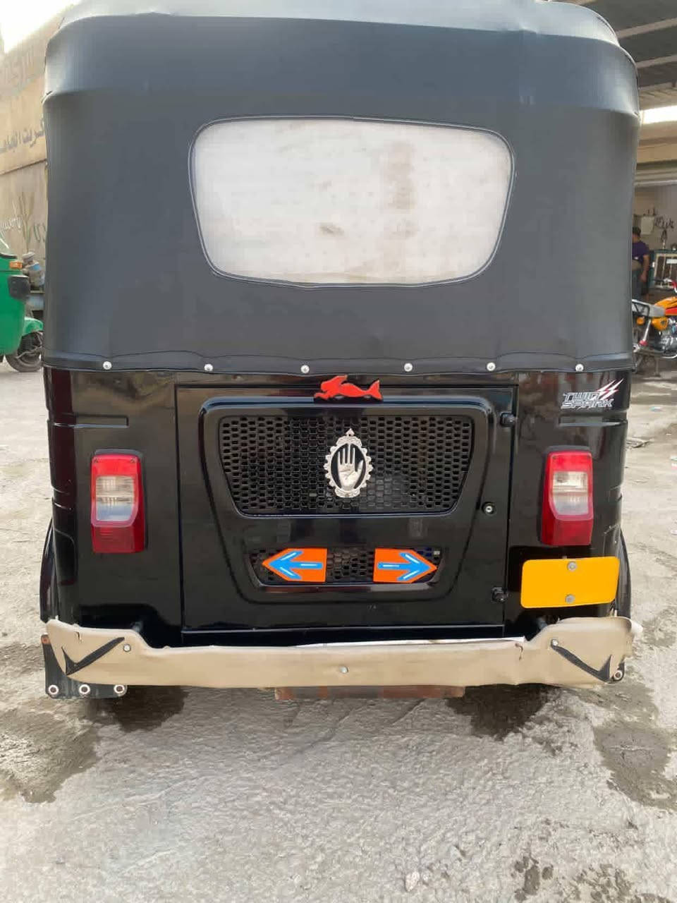 السلام عليكم سعرة 4900 يعني اربع ملاين وتسعمية 
للبيع دراجة مضلع  للبيع بسمي
 رقمة موجود بس ماشدة 
دراجة مرتبة وفول نضافة
‭0785 474 0270
