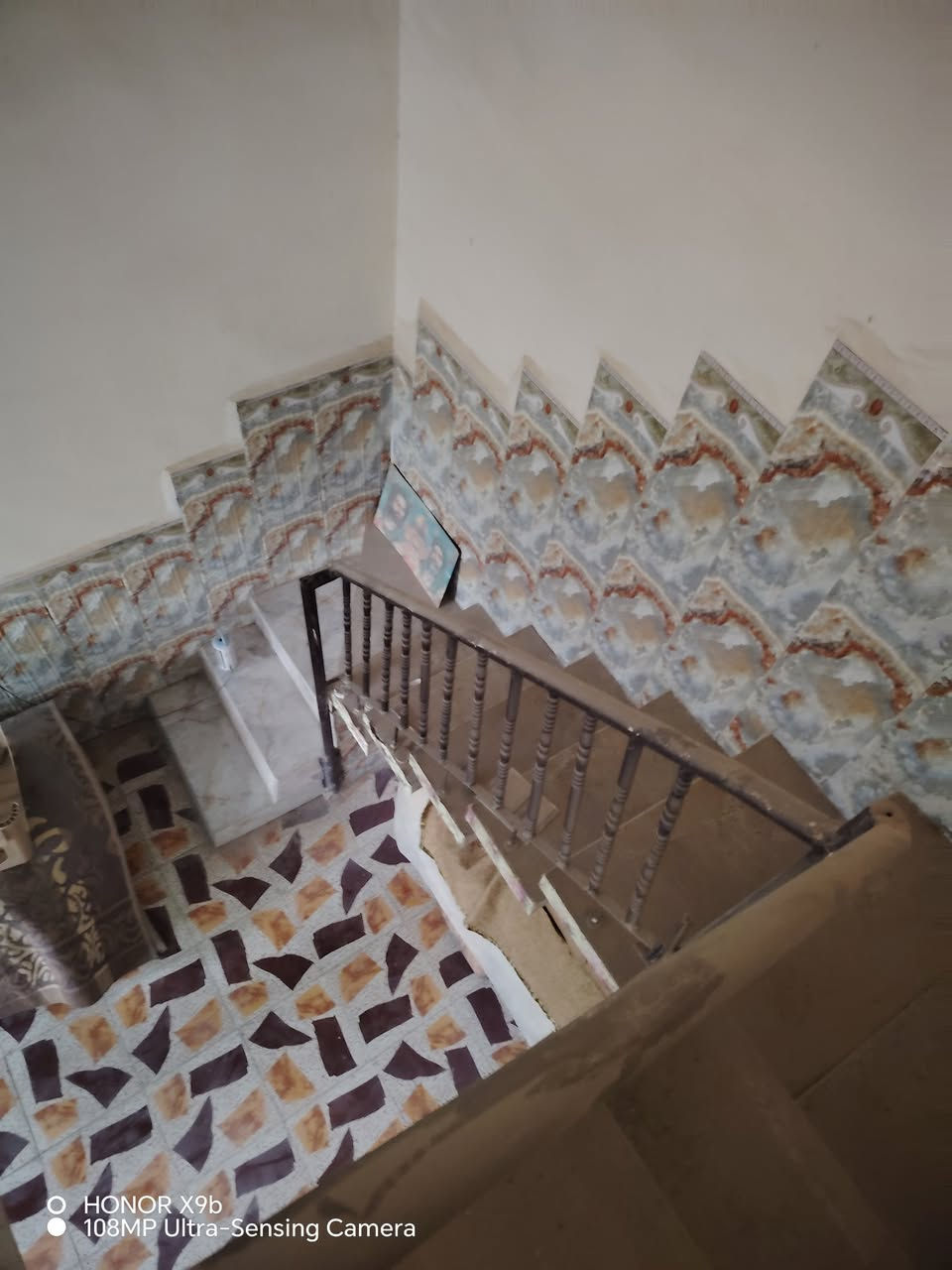 بيت ٥٠م طابقين يتكون من :
طابق الأول /صاله ومطبخ وصحيات داخليه وخارجيه مع طارمه
الطابق الثاني /غرفتين نوم وسطح ..طابو زراعي سند ٢٥ إقرار محكمه من المالك مباشرة .
موقع ممتاز / بدايه المنطقه خلف شارع التجاري مباشرتآ..يبعد ٦٠متر عن شارع تجاري وخط باب الحسين كوسترات ..
حي الأمين شارع الحر خلف مجمع همسه للإلكترونيات مباشرتآ ..سعر ٦٥مليون قابل للتفاوض للاستفسار مكتب الأوس للعقار ابو سجاد*********** ابو وائل ***********
