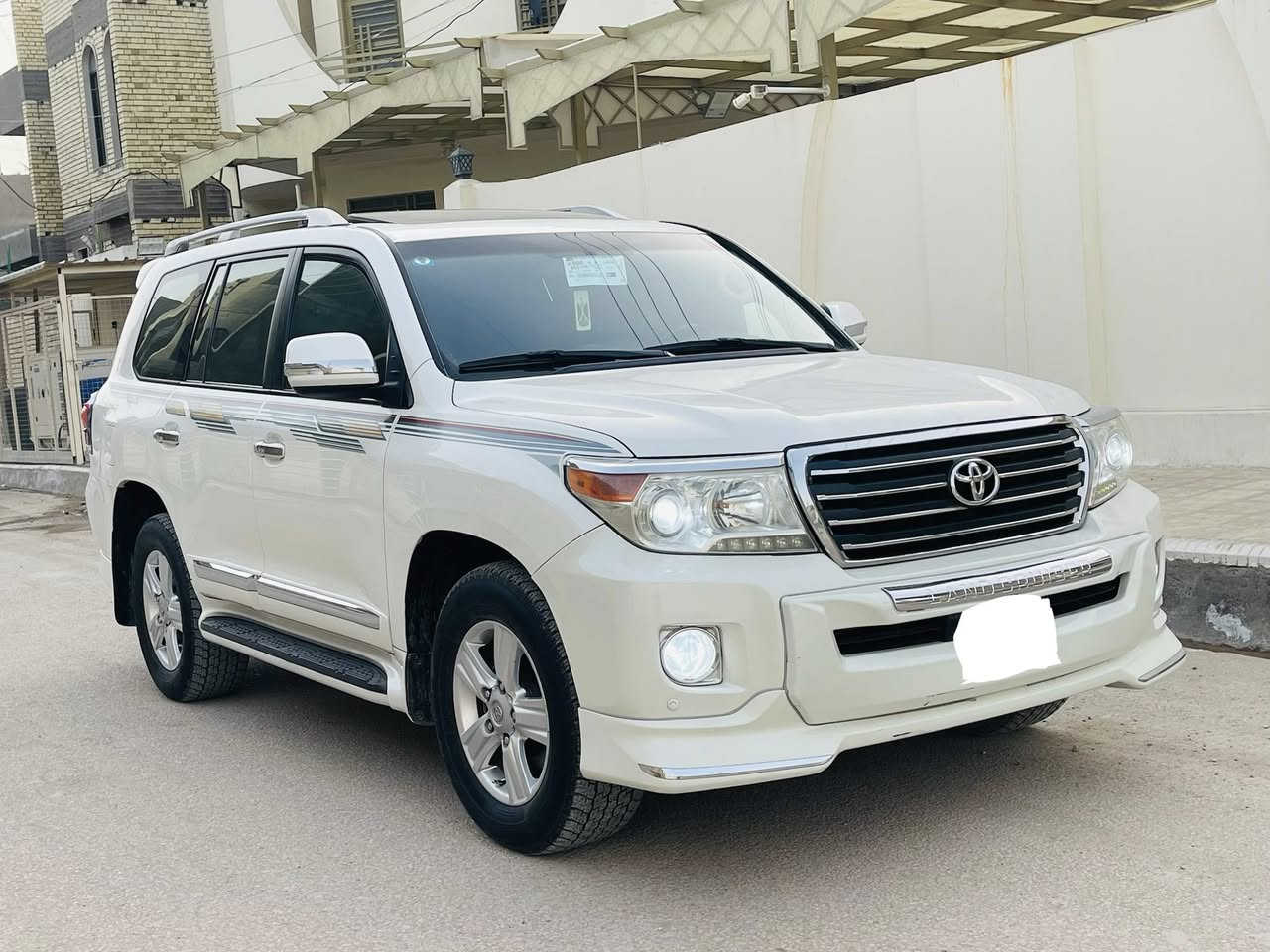 السلام عليكم لاندكروز GXR  2014 فول مواصفات
رقم بغداد انگليزي بأسمي تحويل مباشر 
مكفوله من الضربه والصبغ والبارد والشخط
محرك ٦ سلندر  
كير محرك  مكفولات
ماشيه ١٤٨  الف 
كامره
طفايه بالصدر
حساسات امامي خلفي 
ترحيب   شاشه
غرفتها جديده جلد
تحكمات جهتين
مرايه ليزريه وسطيه
اناره محيطيه داخله وخارجيه
علامه لاندكروز بالابواب
عده وكتلوكات بلاديه مال شركه 
السياره جديده جدا مابيها اي نقص كامله 
جاهزه من كل النواحي
السعر 388 للاستفسار ***********
