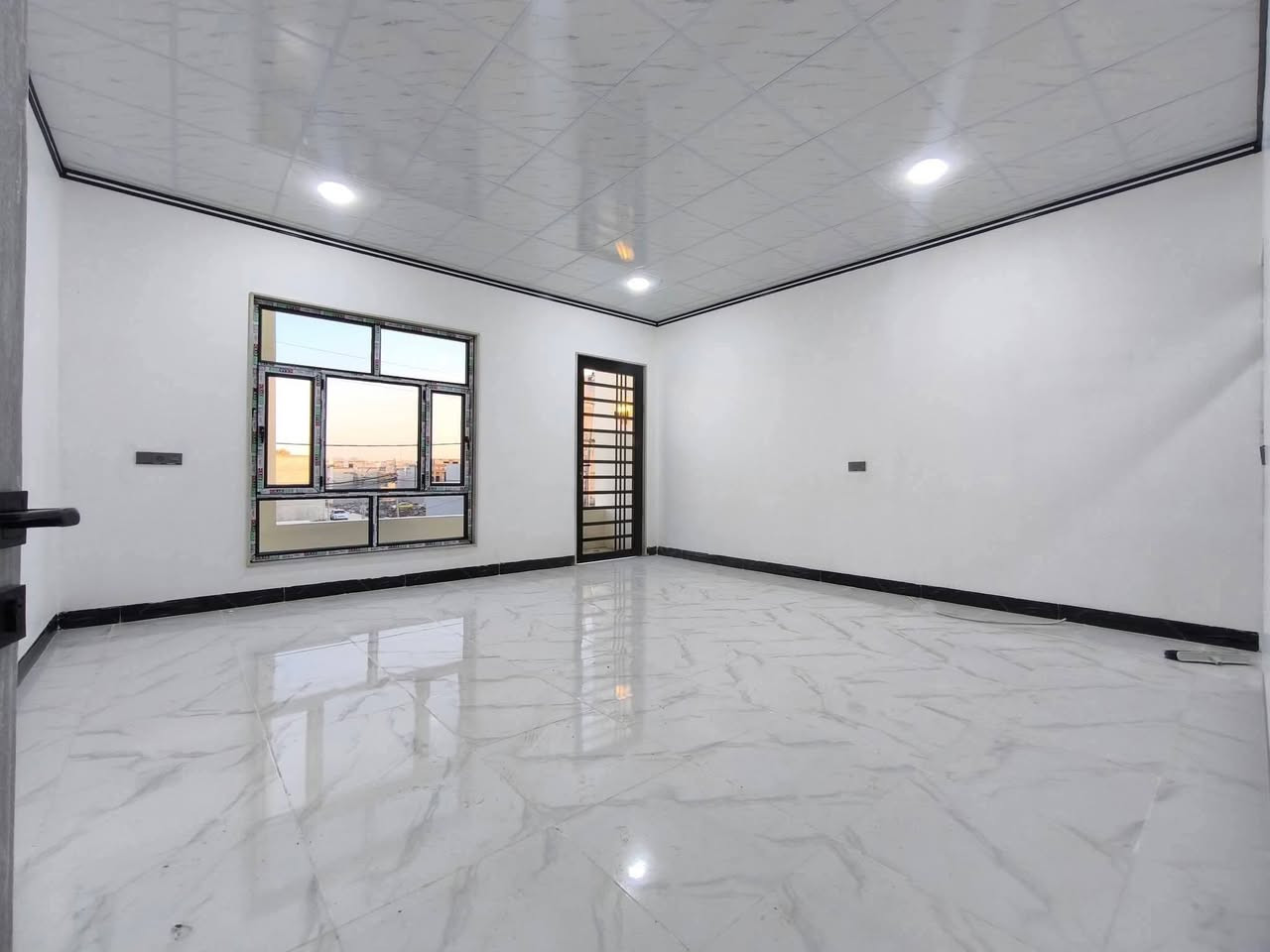 #عروض_مكتب_الدار_للعقار
دار للبيع

الملايين الثانية

خلف افران تبارك

المساحة 120 م واجهة 6 م

ط1)) غرفتين نوم واستقبال وصاله ومطبخ وصحيات

ط2)) غرف نوم سويت وصاله

اساس بادلو وبناء درجة نظام دكتات كاميرات 

خدمات كامله ماء كهرباء تبليط

سند زراعي قرار 25

بناء حديث وتسليم فوري

للاستفسار أكثر اتصل على الأرقام او 

 مراجعة مكتب الدار الكائن في بناء الجاهز مقابل الكمرك 

***********

***********

***********
