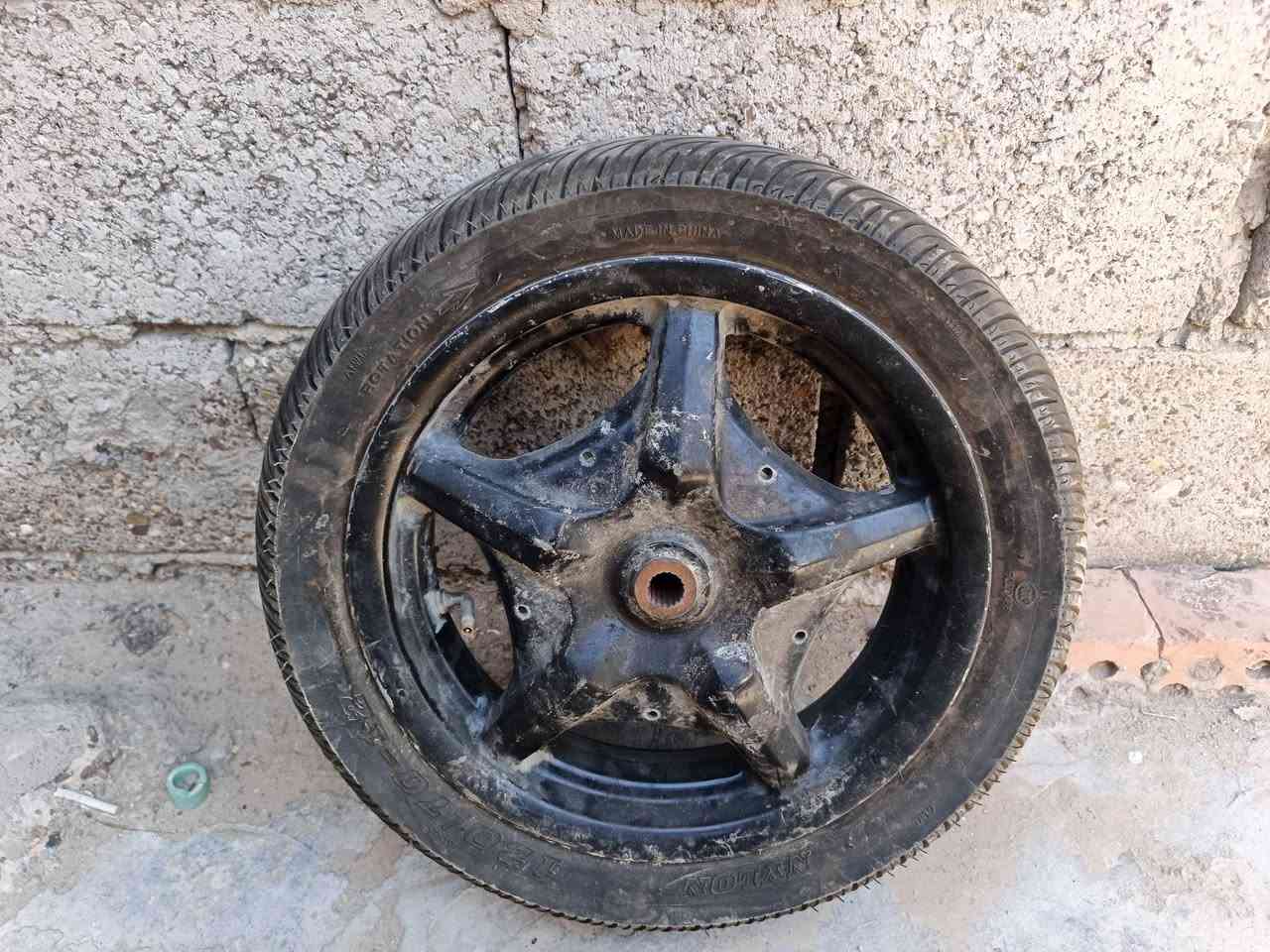 سلام عليم ويل وتاير للبيع بسعر مناسب مكان زعفرانيه ***********
