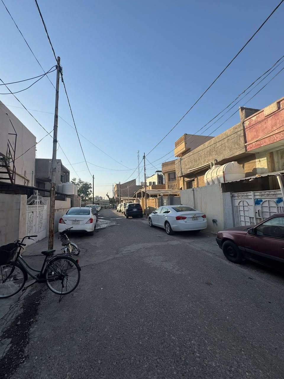 دار للايـجـار  فـي المزرعه

🏗️📍المــــــــوقع// فـي المزرعه ثاني فرع الحسينية قرب الـشـارع

✏️المســـــاحة// 150م

بـنـاء ( متوسط صالح للسكن

🧱الـدار // يحتوي علي

 (غرفة نوم 2➕هول➕ مطبخ➕ استقبال ➕ مجمعات صحية  خارجي 

السعر : 175  الف
🏫نستقبل جميع عروض البيع و ترويجها بإعلانات 

للمزيد من التفاصيل الاتصال او المراسلة خاص  ***********
 📍موقع المكتب  📌 خانقين - المزرعه
خلف جامع الهدايه
