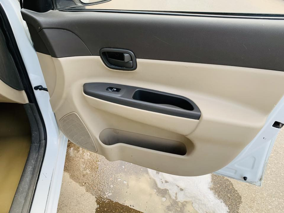 . اكسنت. ٢٠١١ خليجي محرك ١٦٠٠
كير محرك تبريد 
حدادية زينة 
بيها٣قطع 

 رقم نجف انكليزي سنوية جديدة 
يشهد الله سيارة نضيف ونشطة وناعمة 
ما بيها برغي نقص
 مكاني نجف 

   ماارد ع الرسائل***********
