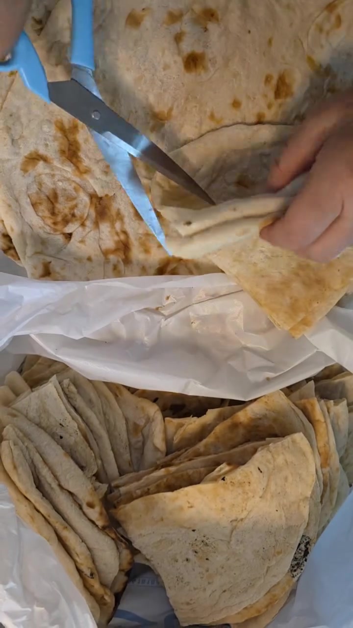 بكل حبٍ وإخلاص، تجهزت هذه التوزيعات بثواب سيدي ومولاي أبي الفضل العباس (عليه السلام).
نسأل الله أن يتقبلها، ويجعلها بابًا لقضاء الحوائج، وأن يرزق الجميع شفاعة باب الحوائج. 🤍🕊️ 
 #عليكم_التفكير_وعلينة_التنفيذ_المطبخ_هوايتي


**إذا كنت صاحب هذا الإعلان وتريد حذفه لأي سبب، رجاءا أرسل رسالة إلى الدعم الفني**
