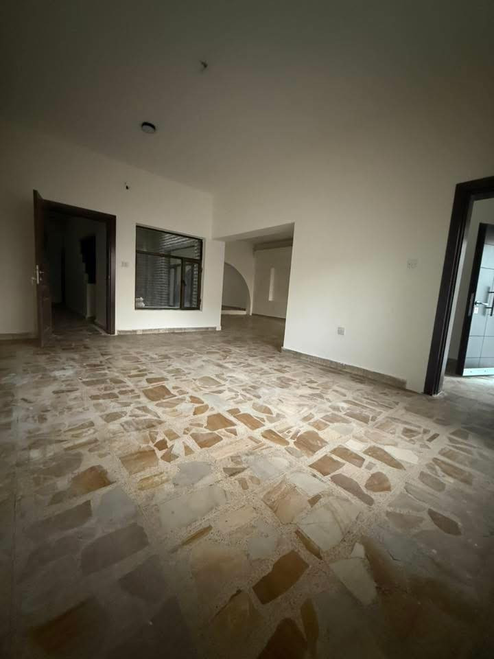 🔱 للايـجـار 🏠 عرصات الهندية 🔱

عنوان العقار 📍 عرصات الهندية مقابل شركة BMW

♦️المساحة  250  مـتـر 

يحتوي على كراج وحديقة مطبخ صالات عدد 2 وغرف عدد 4

ومجموعة صحيات 

 ــــــــــــــــــــــــــــــــــــــــــــــــــــــــــ

الـمـهـنـدس عــمـر الــزيــدي 

***********    -     ***********

‎‏‎((شركة دار السلطان للعقار حيثٌ تَلتَقي الرُوٌية ,بلتَمَيٌز ))

❗️❗️ نسـتـقـبل العروض البيع الشراء والايجار ❗️❗️

بيع - شراء - ايجار - ادارة امـلاك - مقاولات عامة

‎‏‎📊كل ماعليك الاتصال أو المراسلة على الصفحة *ʲᵒⁱⁿ ᵘˢ*

‎‏‎الفرع الاول /عرصات الهندية مجاور فندق بلوم 

‎‏‎ الفرع الثاني /الـسـيـديــة الضباط مقابل افران الرباط

‎‏‎‏‎زبائننا الكرام بِكُم نَرتقي ونَتشرف بزيارتِكم ونَفتخر بخِدمتِكم ❤
