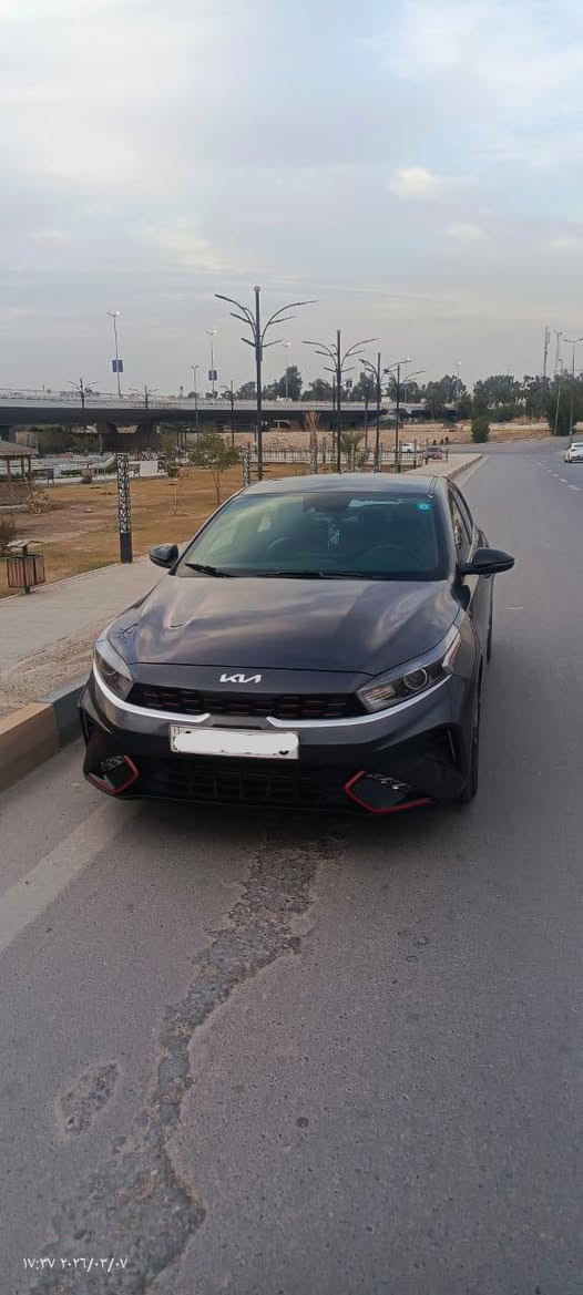 سلام عليكم فورتي جيتي لاين وارد امريكي الضربة جاملغ الخلفي اليمين واليسار ومبدل باب الخلفي الايمن اصلي نفس اللون..
السيارة جديدة ماشية 11 الف 
تبريد ثلج كراسي جلد 
شاشة كبيرة
رادار
حساسات مراية وخلفية
السعر 140
بيها مجال بسيط حك الجية.. 
***********
