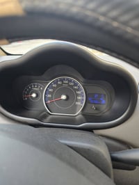 هونداي i10.   ٢٠١٥  السعر ٩٣ ورقه و بي شويه مجال ماشيه اقل من ٢٠ بالضب...