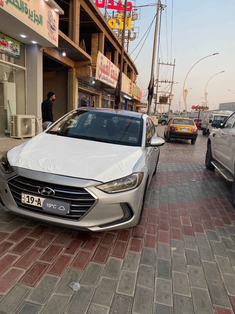 –إلنترا 2018 بحالة مميزة للبيع/المراوس 🔥

إذا تدور سيارة عملية (مال شارع )+ مواصفات + شكل أنيق… هاي موجودة👇

🚗 هيونداي إلنترا 2018 – سلفر (اللون المرغوب)
📍 كربلاء – رقم مميز

✨ المواصفات:
✔️ مكينة 2000 (أداء قوي ونعومة)
✔️ كير أوتوماتيك AT
✔️ 3 أنظمة قيادة (سبورت – عادي – اقتصادي)
✔️ مثبت سرعة + مانع انزلاق
✔️ شاشة + CarPlay
✔️ تحكم ستيرن كامل
✔️ تدفئة مقاعد + تدفئة ستيرن
✔️ كامرة + أساور مرايا كهربائية
✔️ علامة ترحيب عند الدخول

🛠 الحالة:
 • مكينة وكير بحالة جيدة 👍
 • صبغ أمامي
 • بيها ملاحظتين خفيفات جداً (ما تأثر على الاستخدام)

📞 للتواصل:
***********
واتساب: ***********

💰 السعر؟
❗ اكتب “تم” وانطيك السعر خاص وما يكون خاطرك آلة طيب 

⸻

💡
