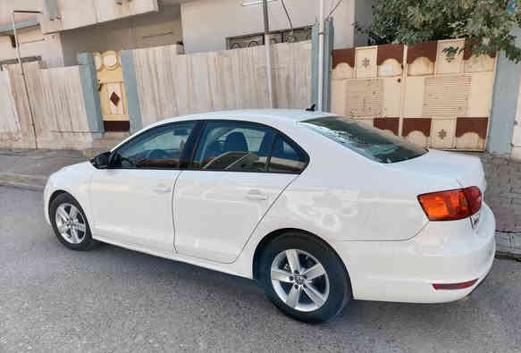 سلام عليكم جيتا 2012خليجي ضرر قطعه وحده فقط جاملغ بدون دواخل بدون ايرباك سياره نضيفه مابيها اي نقص ماشي ١٦٠حقيقي محرك ٢٠تنفس طبيعي السعر 120وبيها مجال مامتواجد على الفيس ***********
