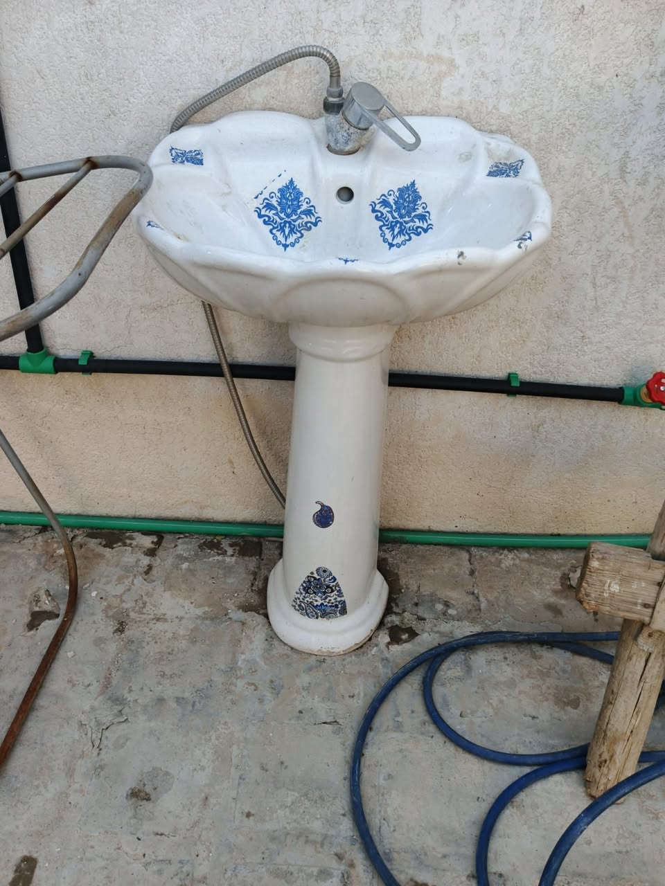 السلام عليكم قنفات ملكيه 10مقاعد نضاف تسكام ومغسله بس شاديها نضيفه وجهاز كليجه كلهن ع الفحص
***********
