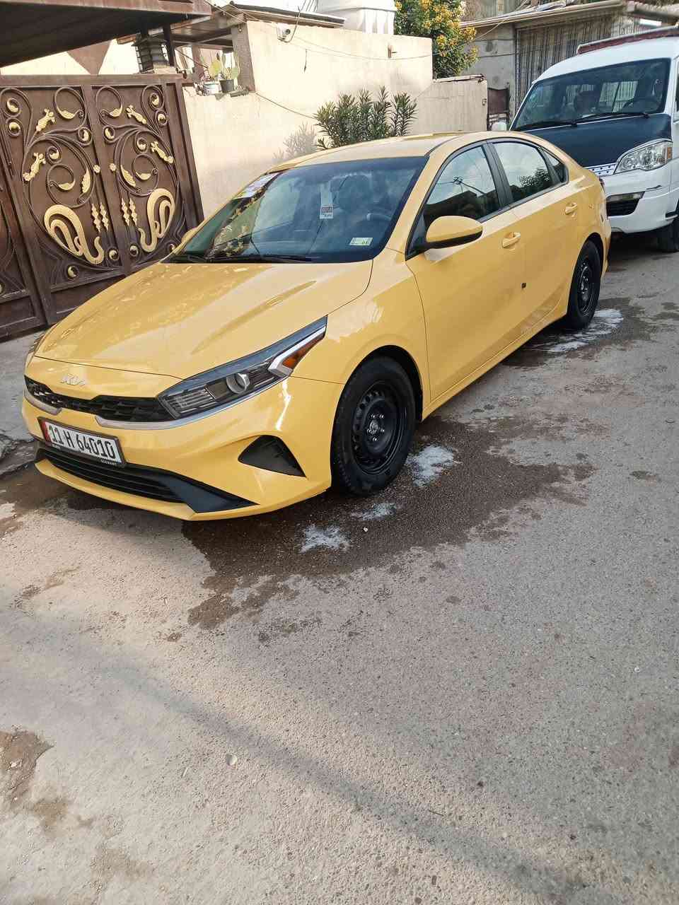 السلام عليكم
فورتي22 وارد امريكي للبيع السيارة ليبل واحد عدا تبديل قبق جنطه بدون ارباك. ......صور الحادث بالمنشور 

تخم تاير كوري جديد صار اسبوع شديته 

تبريد ثلج 

هزه جديد 

رقم انكليزي 

منظومه غاز 

مواصفات نص فول 

صدر جديد وضع الشركه 

تخم دسكات جديد 

السيارة خير من الله كبل لشارع دينار متصرف عليه 

الشراي يتصل ***********

السعر 157 بيهه مجال لطيبين
مكان السيارة بغداد الزعفرانية
