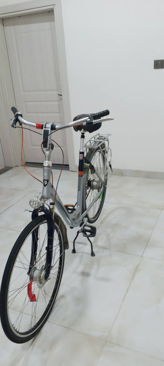 بيسكل للبيع سعر70الف كلو شغال كير 7نمر بريك بانز امامي وامامي ***********
