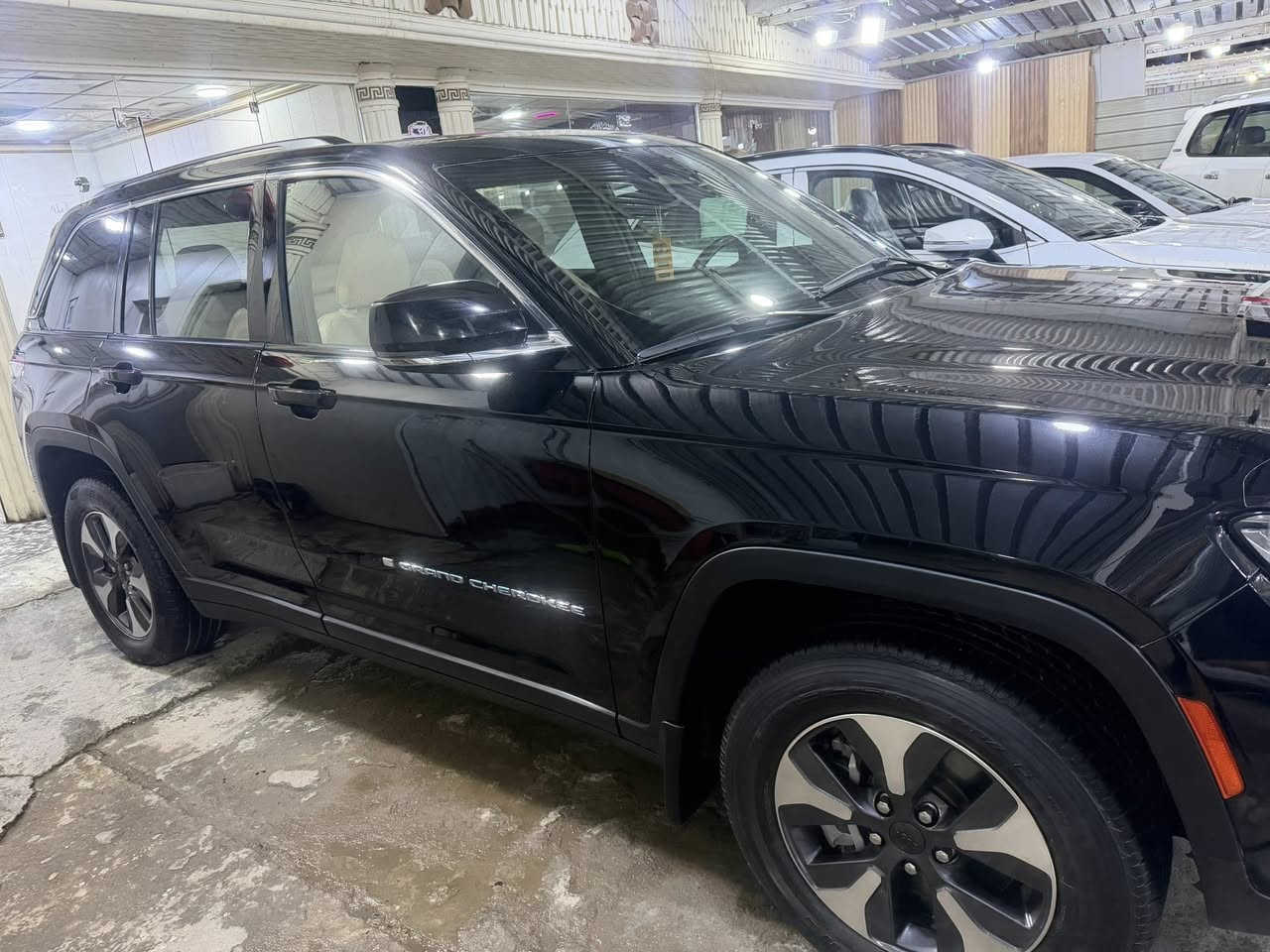 سلام عليكم
جيب هايبرد فول موديل 2022
مواصفات
فول مواصفات 
بنوراما 
ثلاث شاشات
داخل ابيض جلد
صندوق كهرباء
رادارات جانبيه واماميه ونقطه عمياء
ستتم صوت 
كشنات خزن ممريي
خمسه راكب
اللون اسودشزري
حادث السياره جاملغ وبنيد
ماشيه 41300الف ميل
رقم بغداد
مكينه 2000توربو
بيها الميكنه مفتوحه
صورالحادث منشوره مع السونر
مكان السياره بغداد


**إذا كنت صاحب هذا الإعلان وتريد حذفه لأي سبب، رجاءا أرسل رسالة إلى الدعم الفني**