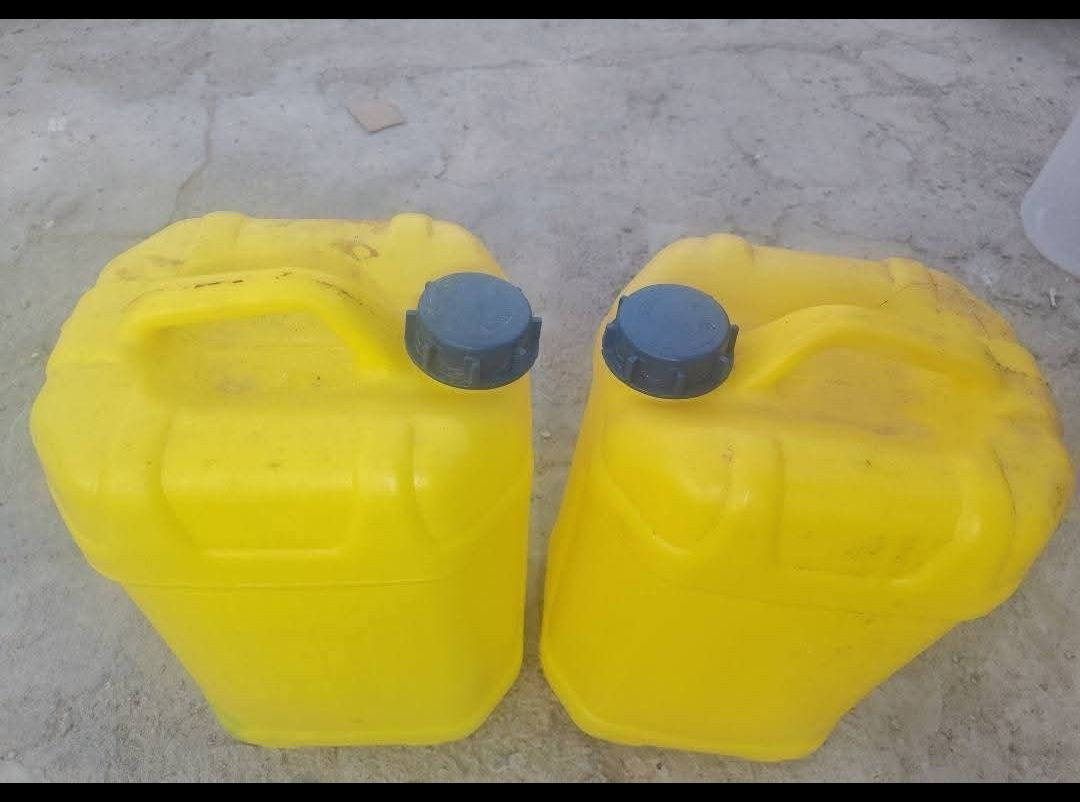 جلكانات 20 لتر نضيفه وجديده وقوية 
عندي مجموعه منهن  ( يفيدن للنفط أو الماء )  اليريد منهن يتفضل خاص او يتصل على الرقم ( متوفر توصيل داخل كربلاء ) ***********
متوفر واتس بالرقم 
#الجميعع
