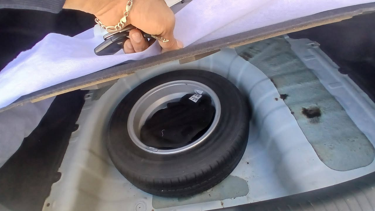 السلام عليكم شباب اكسنت موديل ٢٠١٣مال الشركه العامه ماشيه ٤٤السيارة كلش جديدة عارضهه لبيع ١٢٠ قفل مكاني بغداد  الدورة رقم الهاتف ***********
