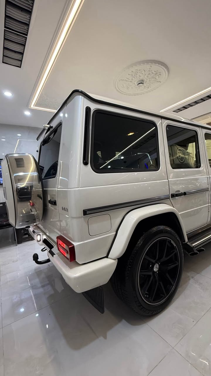 � فرصة لا تعوض – 
Mercedes-Benz G 63 AMG
 🔥

موديل 2016
ماشي 67,000 الف فقط (استعمال خفيف)

لون أبيض لؤلؤي
وارد خليجي

💪 محرك 5.5 V8 توين تيربو – 563 حصان
🚀 عوادم جانبية AMG بصوت رياضي مميز
🎯 رادار أمامي مدمج داخل الدعامية
🛋 كشنات حار / بارد   جلد فاخر بحالة ممتاز
☀ فتحة سقف
📷 كاميرا خلفية + حساسات أمامي وخلفي
🛞 رنكات AMG سود + كليبرات حمراء
 نظام صوتي فاخر Harman/Kardon

✨ السيارة جداً جداً نظيفة – استخدام شخصي – جاهزة للفحص بأي مكان
🚨 سيارة بهالحالة والممشى نادره بالسوق

📍الموقع: أربيل
📞 ***********
💰 السعر يُذكر عند الاتصال (للمهتمين فقط) أربيل, العراق
