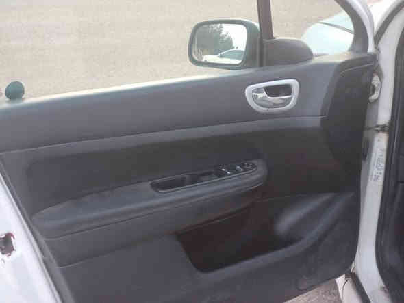 بيجو موديل 2006حجم 307كير محرك تبريد تدفئه كهربائيات صدر امامي خلفي تايرات كلها كفاله100%السيارة جاهزة رقم بغداد بسمي سنويه لغاية 2029سعرها 53وبي مجال بسيط للاستفسار الاتصال على الرقم ***********مكان السيارة السليمانية بغداد
