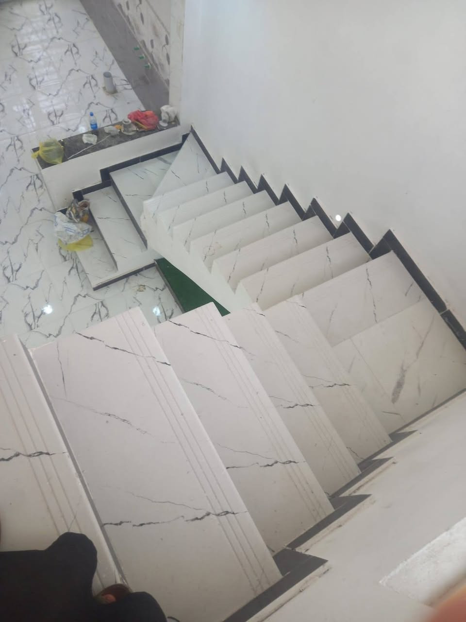 بيت للبيع  
بيت 100متر جديد بالكامل كافة الخدمات متوفره

الموقع؛ ملحق الغدير عمود 310

🏠موصفات البناء؛

◾بناء حديث ومتين

◾طابوق جمهوري +صب كونكريت +أرضيات بورسلين

البيت يحتوي على غرفه +صاله +مطبخ +استقبال

+صحيات داخل وخارج

📞للاستفسار  اتصل على *********** +  واتساب
