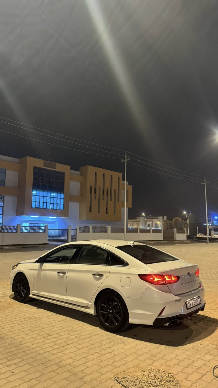 سوناتا 2018 فول للاخير خنك
وارد امريكي 
ماشية 43 الف فقط
سونار ورقم الشاصي مرفق بلمنشور 
حادثها بارد خشم البنيد فقط حتى الدعاميات بدون صبغ 
رقم بصرة الانكليزي بأسمي تحويل مباشر سنوية جديدة 2030 وهزة جديدة قبل شهر

السياره عليها سيرفس كامل ادامة كاملة قبل اسبوع شادلها غراض كله اصلي من فيت بم ونوزلات وبلكات وجويتر وشوتة وماب سنسر وآير فلو كلشي وكالة تنگر سويج وتطلع وين ماتريد ترايك لزاخو 
محرك GDI 2.0 توربو يولد 245 حصان تنسى شي اسمة دوانز ع بانزين العادي✈️
السونار مرفق بلمنشور

المواصفات : 
فتحة سقف 
خزن كشنات ميموري 
كشنات جلد تدفئة تبريد لون اسود مطرز خيط ازرق ومختم TURBOرياضي بلاد
تدفئة ستيرن + ستيرن رياضي حرف D
تبريد قطعتين
رادارات امامي وجانبي 
تحذير مري عند الاقتراب + مري قلاب
سايد بريك كهربائي دگمة
اوتو هولد
اربع وضعيات قيادة 
بردات خلفية بلاد 
سماعات انڤنتي 12 سماعة
ترحيب كشنات عند التشغيل الكشن يتقدم ويأخذو ضعية الخزن وعند الاطفاء يرجع 
ترحيب لايتات عند التشغيل 
دخول ذكي ترحيب دخول الابواب
بصمة ابواب + بصمة تشغيل

وبعد هواي مواصفات ماذكرتهن السيارة كامل مواصفات اعلى شي بلسوناتا الوارد امريكي ولاتقارنها بلراكضات والحادث قوي والعمية السوگ كلشي بي والجناي يعرف قيمتها وسيارة تعبان عليها ومداريها مال جناي بيها تگشير صبغ بلبنيد وبلقمارة بسبب محطات الغسل 
معروف بهذا الموديل واضح بلصور بلنسبة لخواتها كلش قليل 
السعر  152 وبيها مجال 
عنواني بصرة قضاء شط العرب 
متواجد شريحة + واتساب فقط
  ***********
