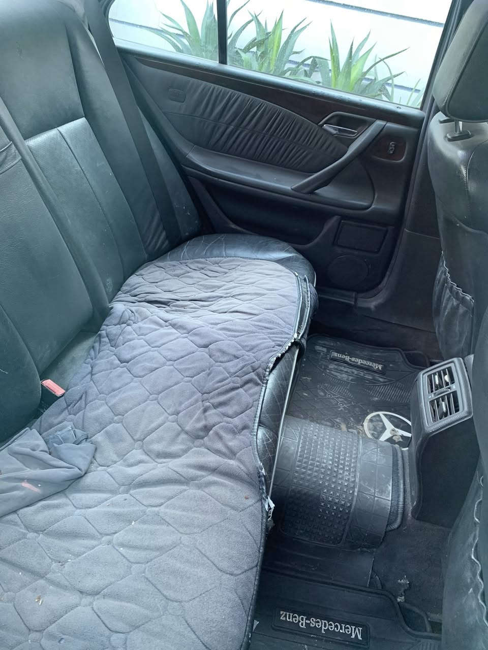 مرسيدس ام عيون موديل 2000 وارد امريكي بيها طخه بالجاملغ الخلفي ومصلحه لون اسود ملكي أفنگارد 
كير 4D الموغوب 
طقم كايرات جديد 
باتري جديد 
كير ومحرك ممتاز لا تبخير ولا تنقيص
كهرباىياتها شغاله بألكامل
تجاوي الخلفيه كهرباء 
برده خلفيه بلاد
تبريد قطعتين وشغال 
ثلاجه وسطيه بألجكمجه
داخل جلد اسود نظافه 95%
ويل كب بلاد 
رقمها بغداد بأسمي رقم دولي 
حداديه كامله 
السياره مابيها نواقص 
اشاير بألمري
شاشه أندرويد وكامره 
سلايد رؤف
لايتات زنون ودرجه اولى
صبغ عام للجماليه
السياره گعدتها حلوه
وبعد بيها مواصفات بالنسبه للجناي ام عيون يعرف تفاصيل أكثر
السيارة موجودة بحي الجهاد الاطباء

للاستفسار الاتصال على الرقم  ‬‭+964 770 274 3973‬


**إذا كنت صاحب هذا الإعلان وتريد حذفه لأي سبب، رجاءا أرسل رسالة إلى الدعم الفني**