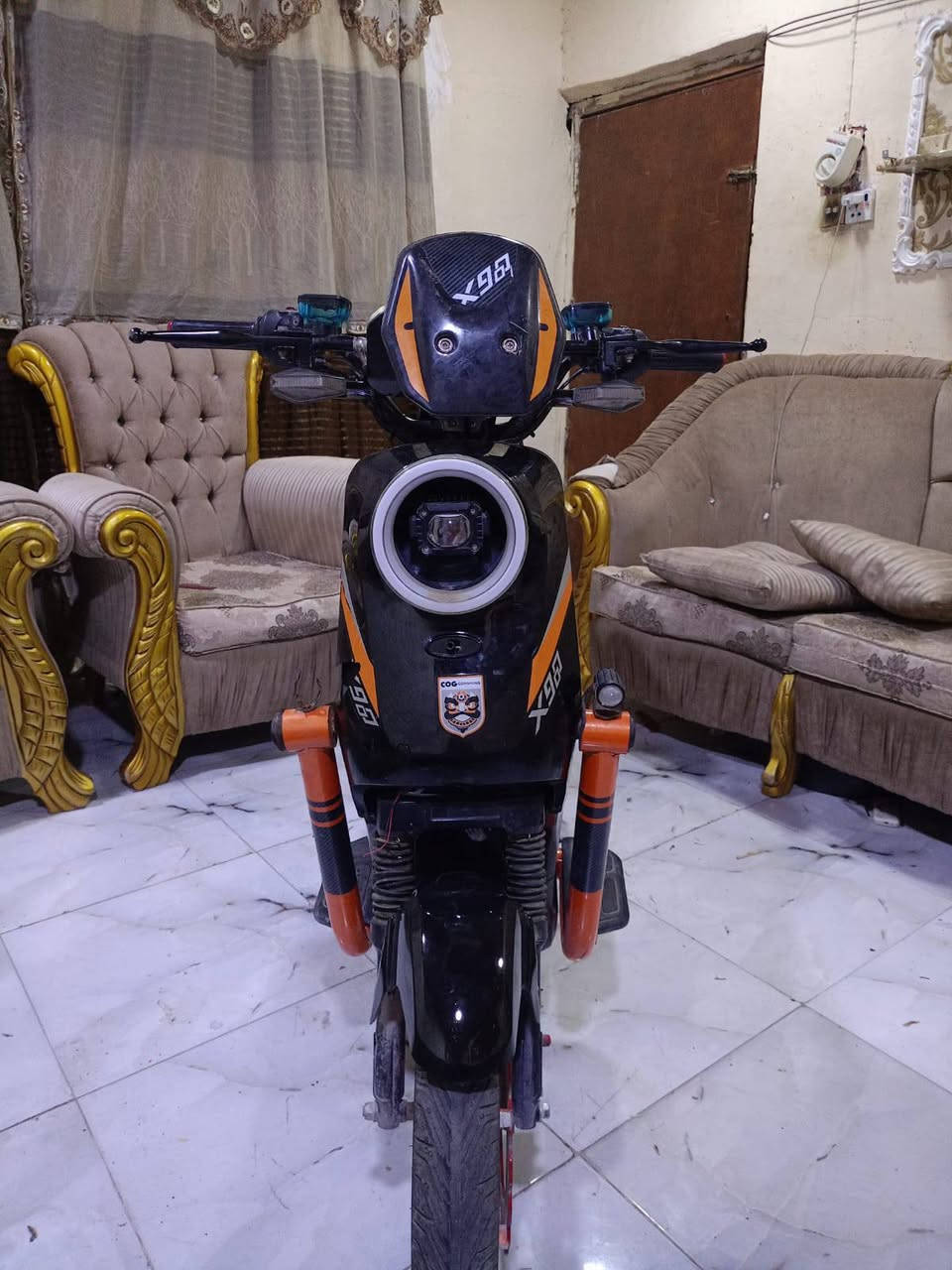 دراجه اكس900كامله ونظيفه كلشي شغال بيها بصمات سويجات  وبطاريات كبار جدد حجم 32 السعر450بصره نواب ظباط مقابل مستشفى العسكري ***********
