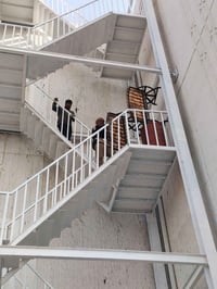 تصعيد كافة مواد على ظهر شتاكير وزميج وتصعيد مواد رمل  اي شي تنكير تفلي...