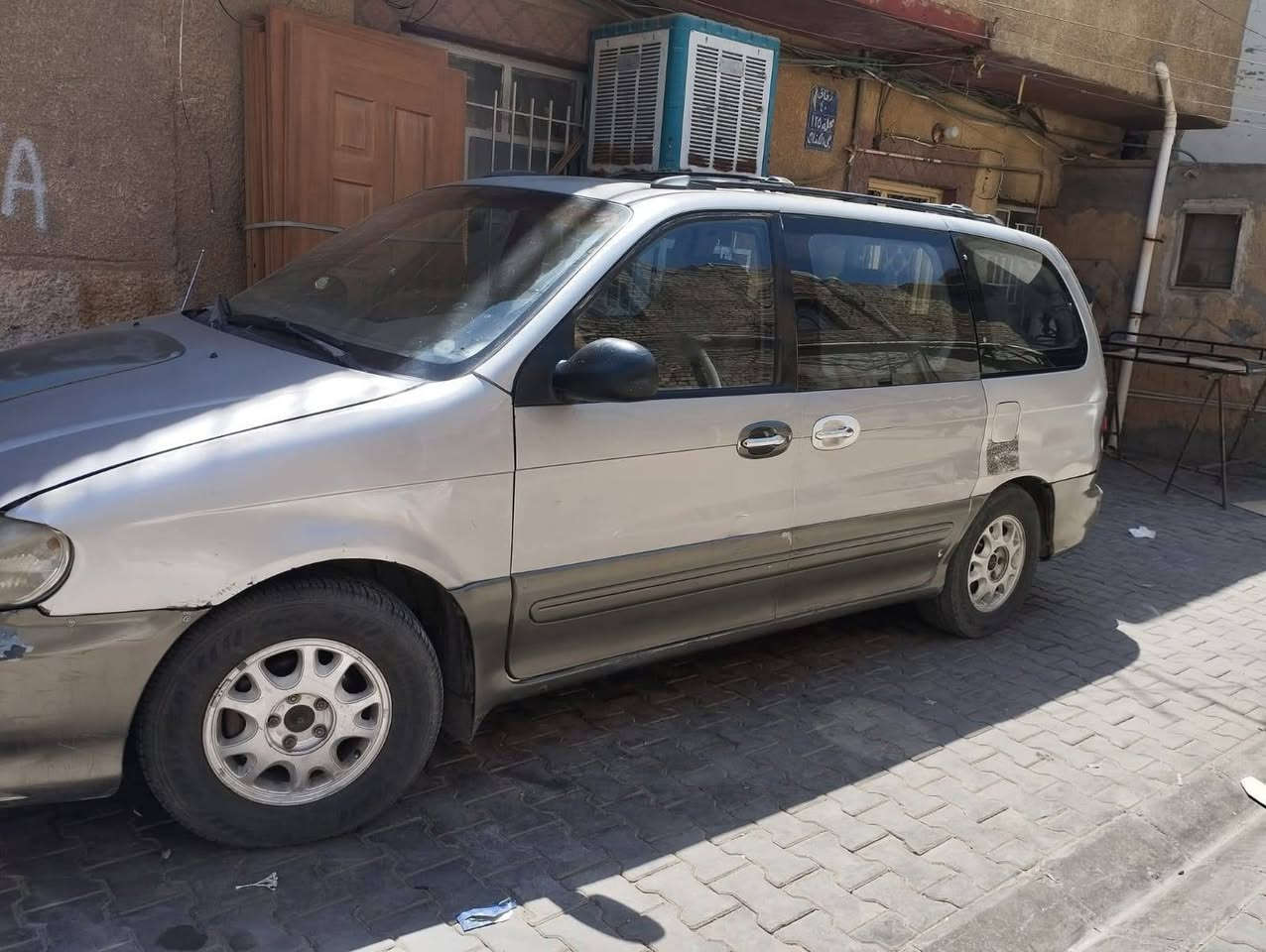 السلام عليكم للبيع كية كرنفال موديل 2000 كاز اصل وكير عادي رقم صلاح الدين بأسمي تحويل ثاني يوم،،، التبريد ثلاث قطع   الكمبريسر شغال بس بي ليك بسيط ،،، انطيك بدون تبريد المكان بغداد او سامراء  السعر40وبيها مجال  للاستفسار الاتصال على الرقم ***********
