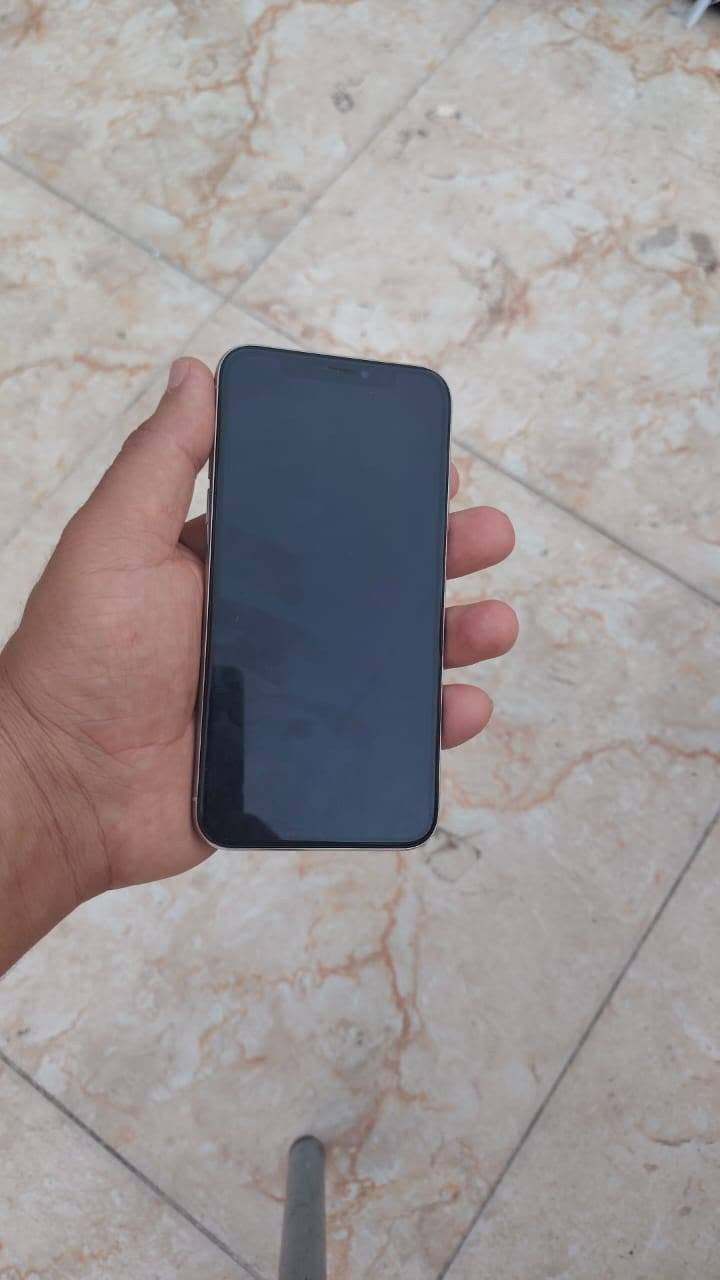 ايفون اكس عادي نظيف ذاكره 256 بطاريه 85كلا شغال وكامل سعر 125 واتساب ***********
