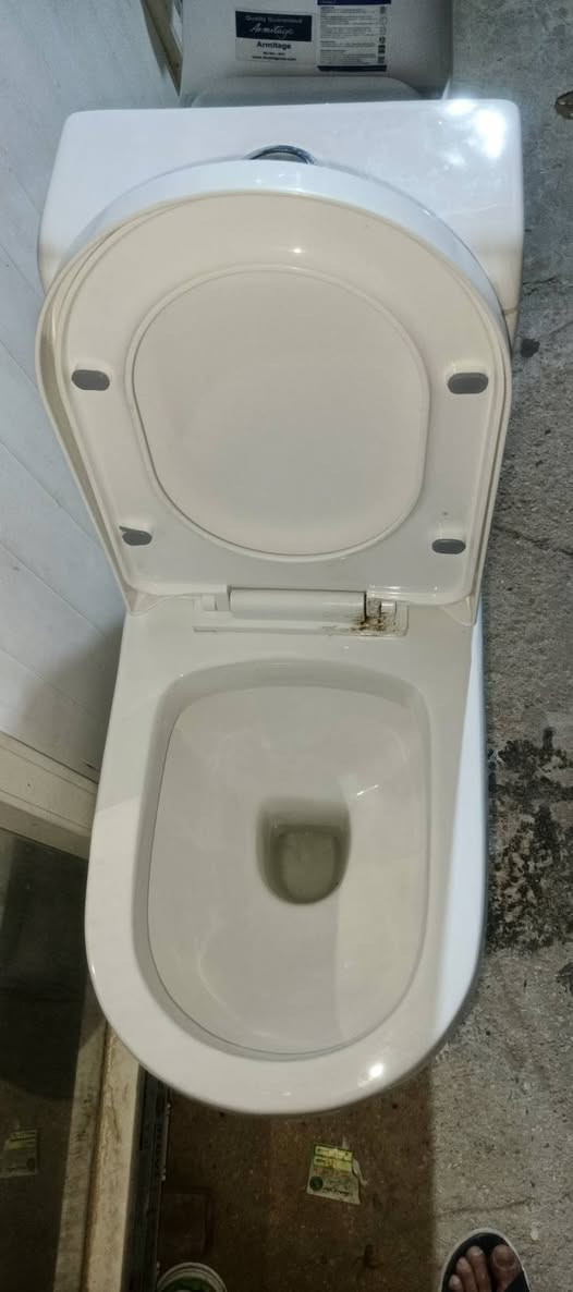 السلام عليكم
مقاعد غربي 🚽عدد 2 مستعملات استعمال قليل ونضيفات جدا.. 
حجم كبير صنع هندي 
حجم صغير صنع ايراني 
سعرهم 70الف 
الواحد ب 40الف
للتواصل رساله على الواتساب ***********
مكاني حي الرحمه  ،

